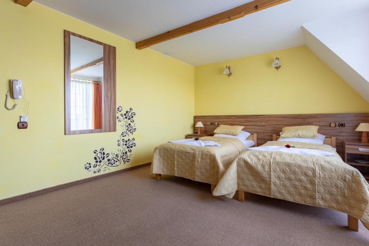 Hotel Goralski Raj โนวือตาร์ก ภายนอก รูปภาพ